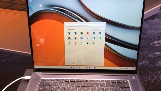 Первый взгляд на Huawei MateBook 16 смотреть онлайн
