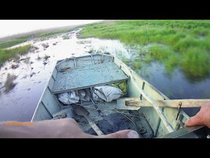 лодка болотоход вид от первого лица.