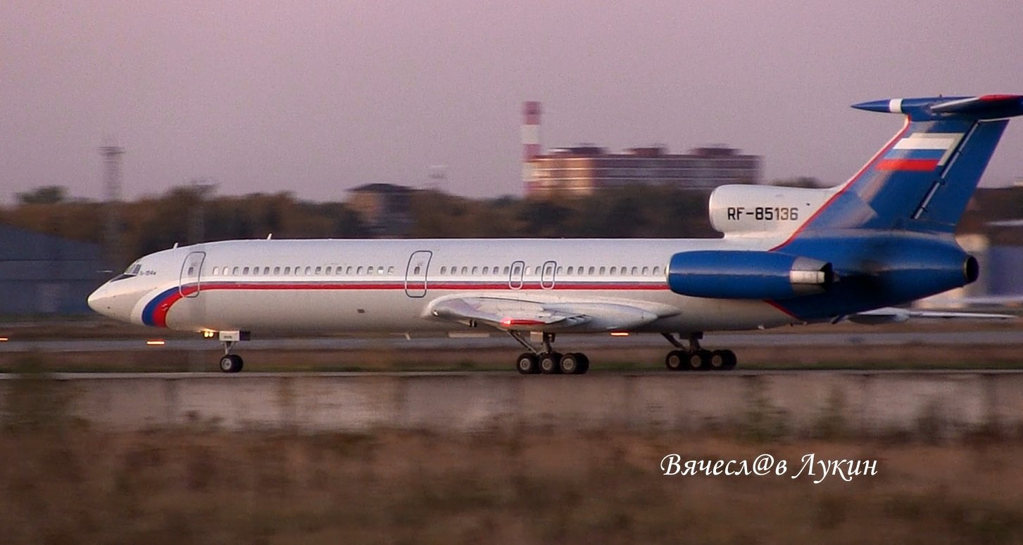 Посадка Ту-154М RF-85136 и в завершении, взлёт Ил-22М