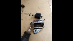 Как отремонтировать зажимы задней двери Мазда МПВ-1 Mazda MPV-1 WLT LVLR