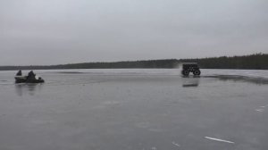 Выход с воды на лед по Череповецки. Вездеход "Валли", "Феникс" и др