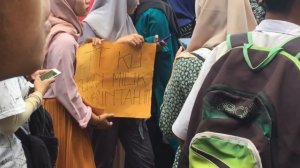 demo mahasiswa lombok ntb ricuh di kantor DPRD dengan aparat