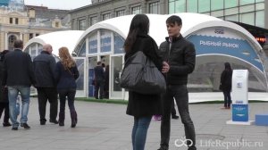 Пикап. Знакомство с девушкой с помощью глупых анекдотов #23 LifeRepublic. Пикап мастер класс