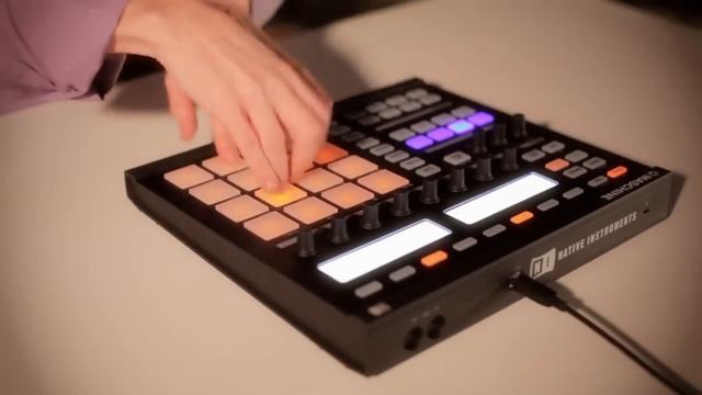 Jeremy Ellis performing on MASCHINE | Native Instruments смотреть онлайн
