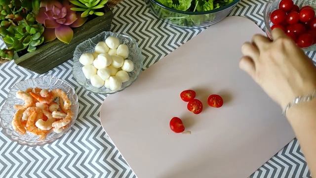 Простой салат на скорую руку! Вкусный легкий и полезный салат с креветками моцареллой и зеленью