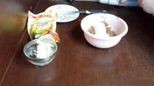 Купила икру селедки и приготовила вкусную намазку на хлеб. Дешево,вкусно,сытно.