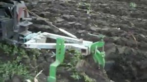 Пробная вспашка плугом с переделанным корпусом.