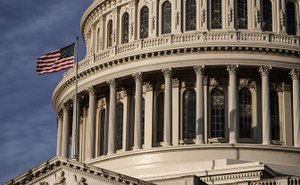 США — Украине: Денег нет, берите помощь снарядами