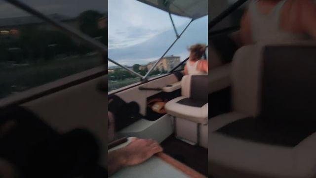 Вечерняя прогулка на катере по озеру Смолино.