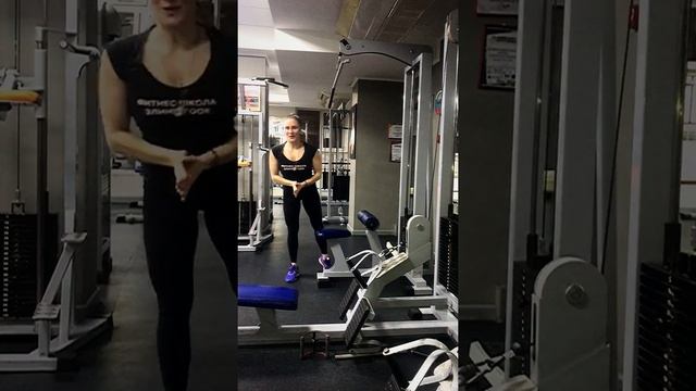Техника выполнения упражнения на широчайшие мышцы спины.