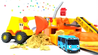 Машинки Тайо и Мася - Игрушки и стройка.mp4 смотреть онлайн