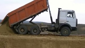 Cамосвал МАЗ-5516 в работе