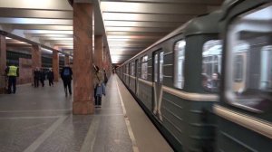 81-717/714 номерные на станции Новоясеневская, Москва