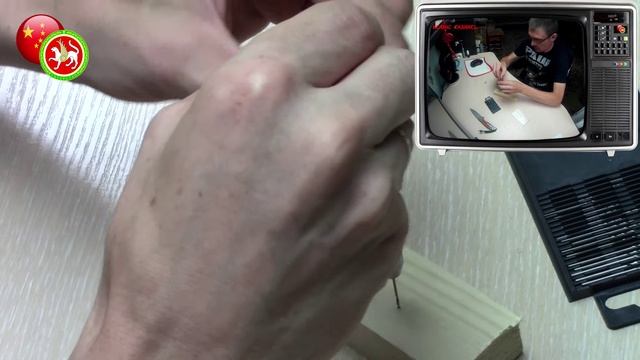 Ручная мини-дрель и набор свёрл | Manual mini-drill and set of drill bits.