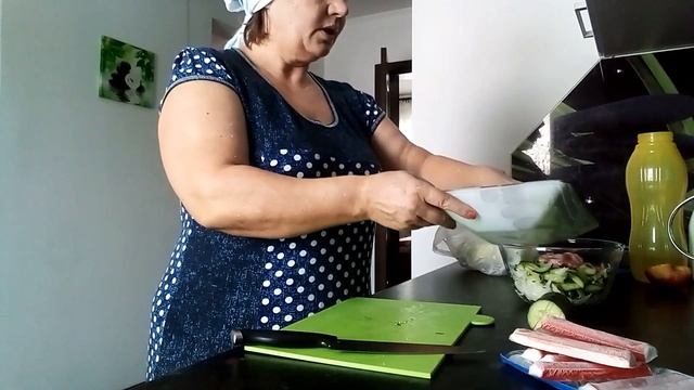 Утро 31 12 2019г. Салат с морепродуктами, готовка бутербродов к новогоднему столу. смотреть онлайн