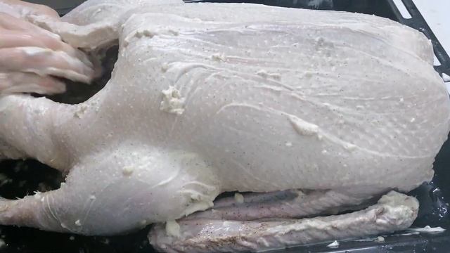 РОЖДЕСТВЕНСКИЙ ГУСЬ В ДУХОВКЕ ПО НАШЕМУ СЕМЕЙНОМУ РЕЦЕПТУ. смотреть онлайн