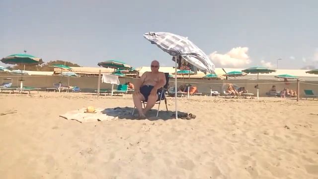 Лигурийское море. Мрамор Каррары-это из этих гор./21-22 авг.2021/