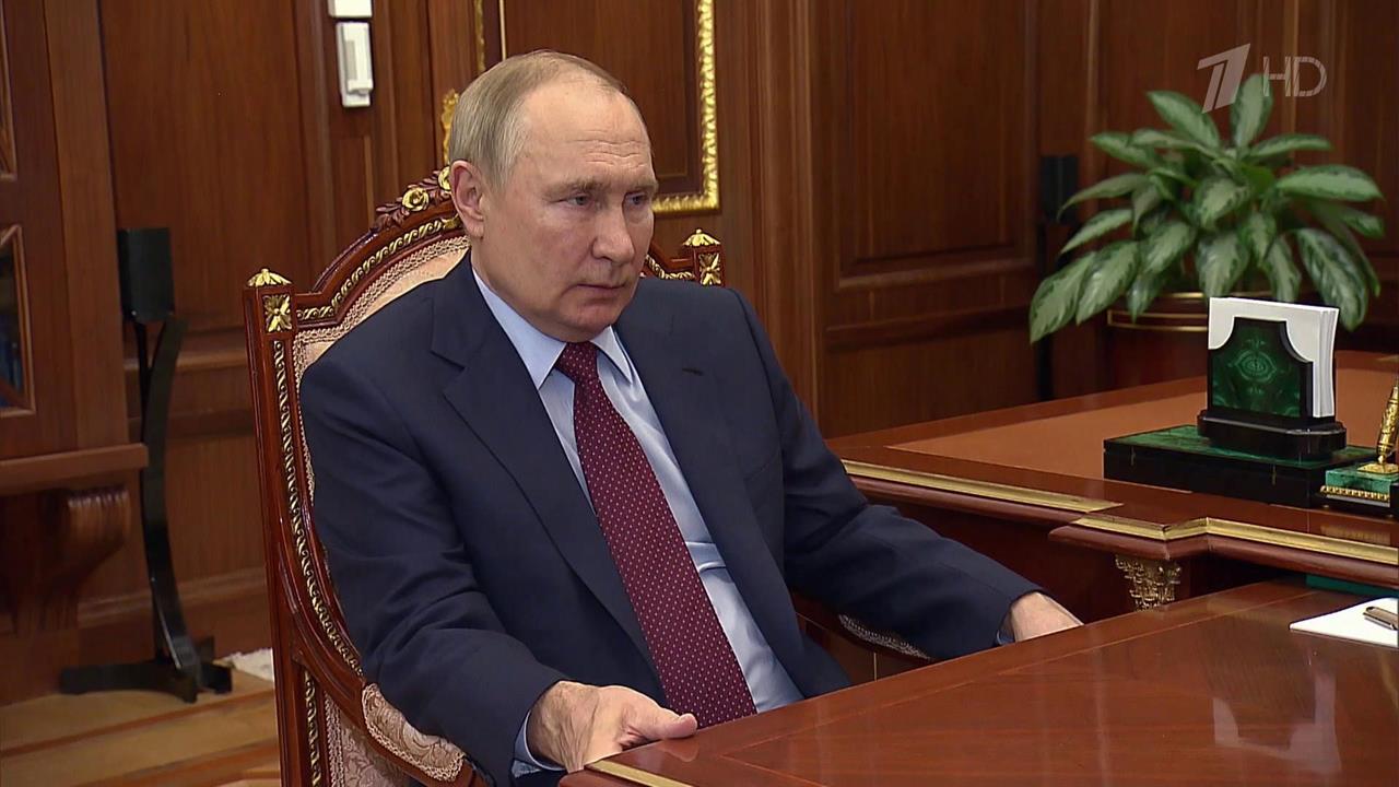 О модернизации больниц и поликлиник, о интеграции новых регионов разговор президента с М. Мурашко.