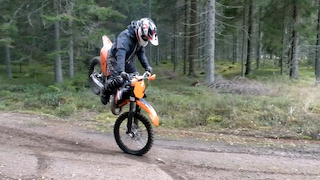 Хард эндуро, мотокросс, отжигаем на KTM по лесу смотреть онлайн