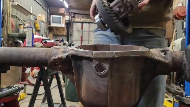 Willys Jeep Rear Axle Setup and Lock Right Locker Install - CJ-3B смотреть онлайн