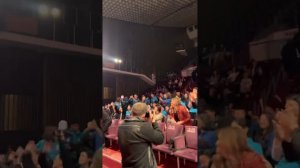 Азиз Батыров “Гүлүм ай” деп ырдаса зал ордунан туруп кетти