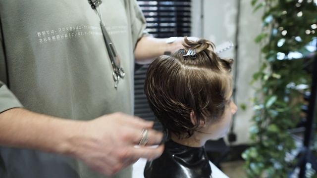 Extended Men's Haircut Tutorial: Razor Cut for Wavy Teen Hair смотреть онлайн