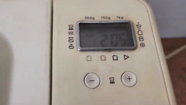 Breadmaker Kenwood BM250 Take 12 shaping after final fold by machine on Tiled table смотреть онлайн