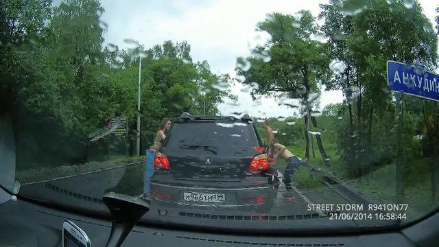 Девченки моют машину смотреть онлайн