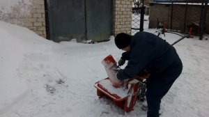 Чистим снег.мотоблок "Ока".