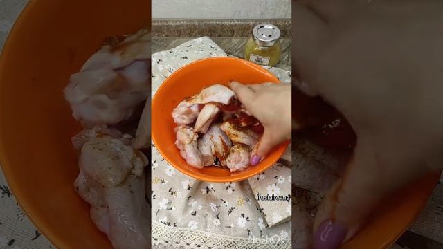 ВКУСНЫЙ МАРИНАД ДЛЯ КУРИНЫХ КРЫЛЬЕВ #вкусно #готовка #природа #мангал #крылышки смотреть онлайн