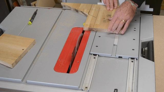 Des poussoirs pour ma scie sur table bosch enfin !!! ?