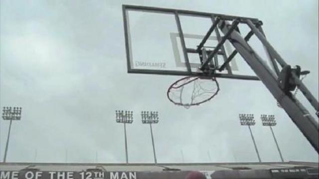 Самое дальнее баскетбольное попадание!!! смотреть онлайн