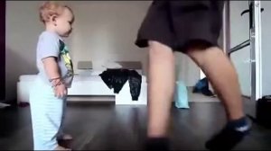 Ребенок танцует: топ 5 видео танцующих детей. Иногда просто поражаешься, как здорово ребенок танцуе