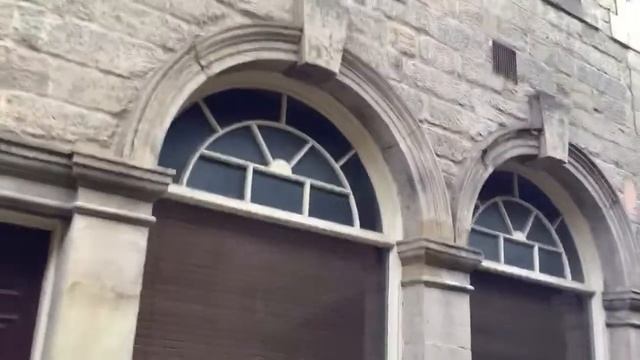 Здание Старинного Английского Паба The Central, Ньюкасл, Англия. смотреть онлайн