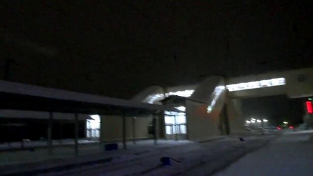 Консольный переход ЖД вокзала Караганды светится изнутри
