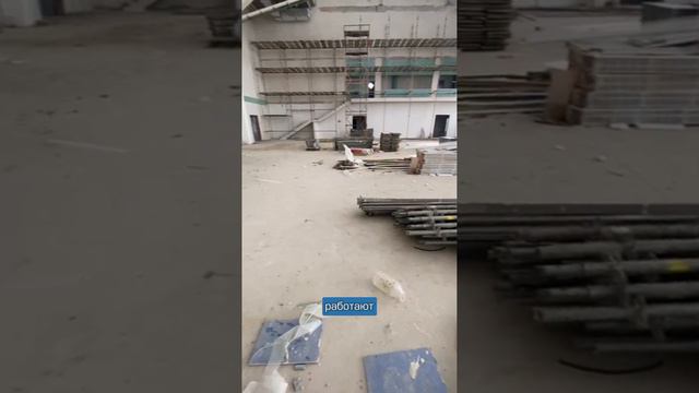 На улице дождь, а зенитные фонари от Первой Стекольной Компании работают!👌🏻