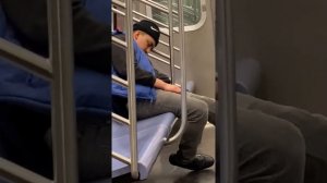 Крыса разбудила пассажира метро