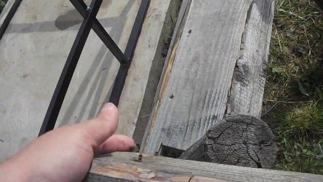 Почему не стоит крепить несущие части конструкции на черные саморезы