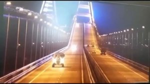 Видео момента взрыва Крымского моста и съёмка последствий его разрушения.mp4