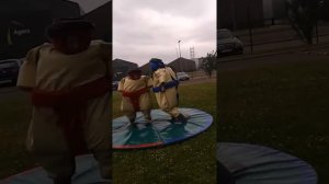 Mauricette vs Cédric combat sumo