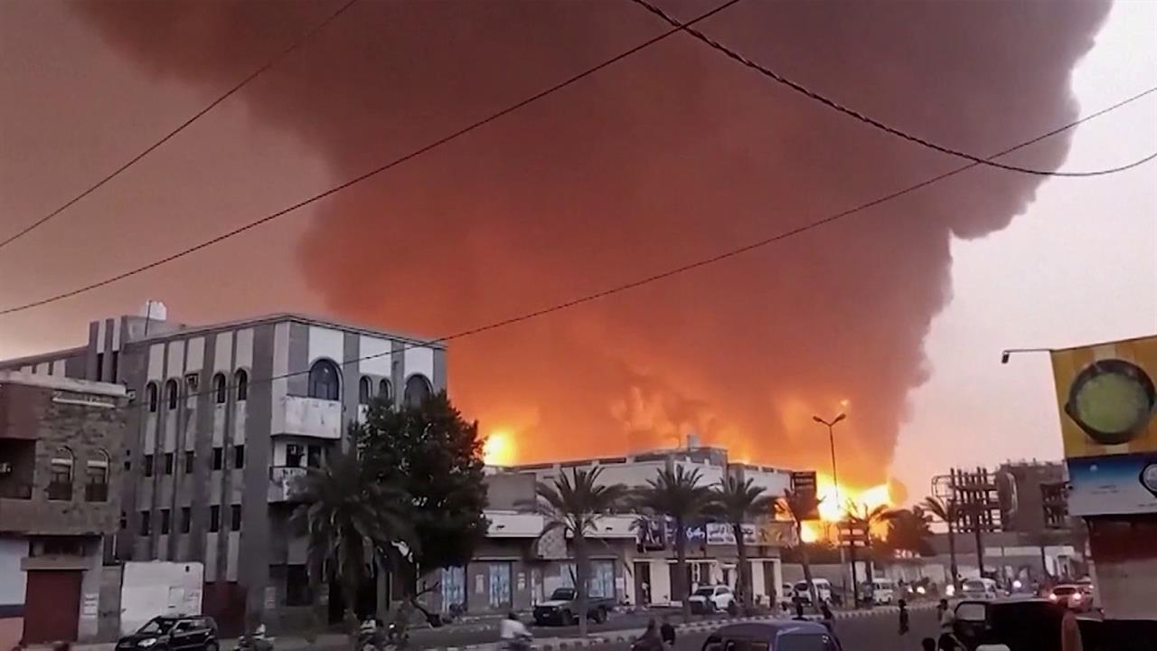 Израильские ВВС атаковали порт города Ходейда в Йемене