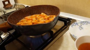 Королевские креветки в кисло сладком соусе.