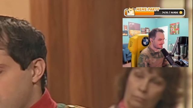 Мэддисон смотрит рандомные видосы