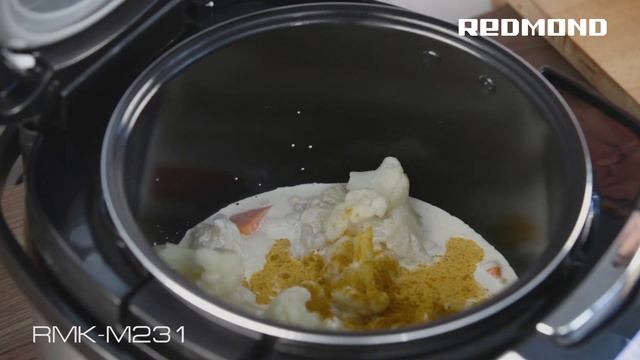 Сливочный суп с овощами и карри в мультикухне REDMOND RMK-M231 со сковородой
