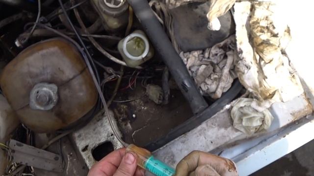 КАК ПРОКАЧАТЬ СЦЕПЛЕНИЕ ПРОСТО И БЕЗ ПОМОЩНИКА!!!/ Прокачать сцепление самому на любой машине смотреть онлайн