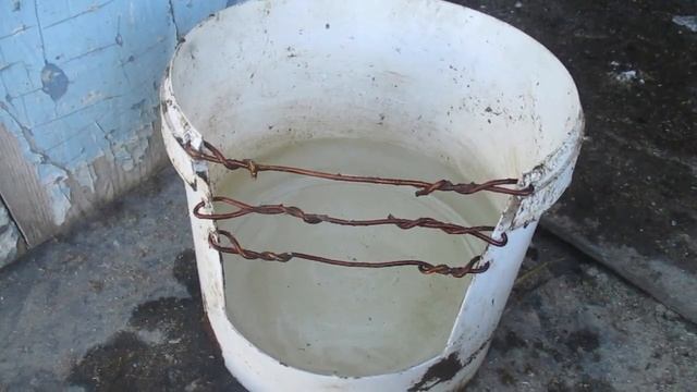 Поилка для поросят за 5 минут своими руками.Семья в деревне,Жизнь в деревне,Деревенский канал.