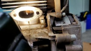 Бензокоса при нагреве глохнет, плохо заводится.