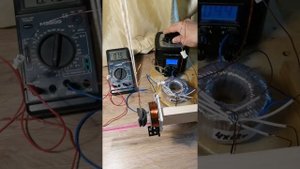 Отталкивание ферритового магнита от катушки с переменным током (выпуклым к кат)