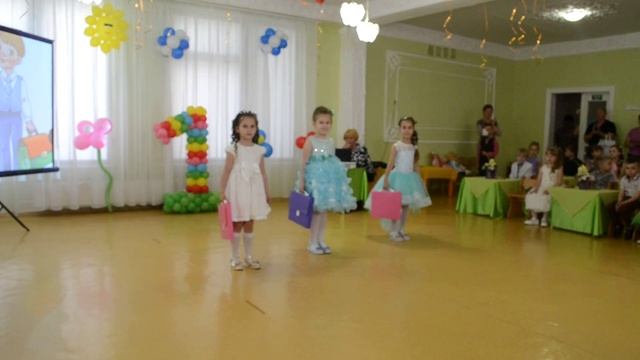 Танец с портфелями на выпускном в детском саду смотреть онлайн