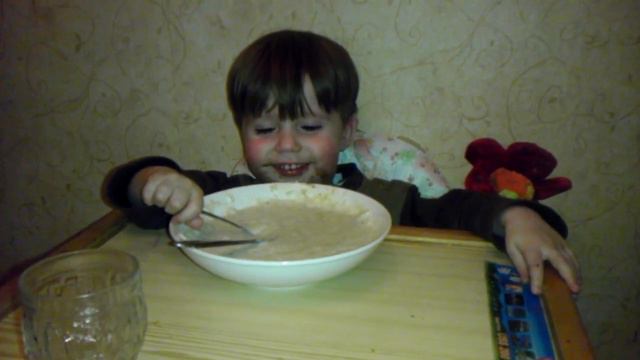 Мася не кушает кашу :( смотреть онлайн